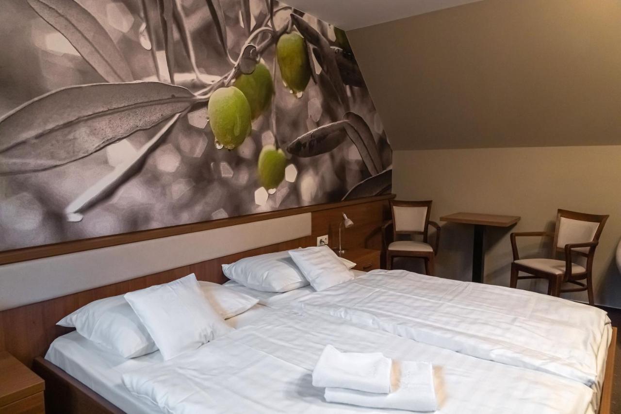 Veszprém Oliva Hotel מראה חיצוני תמונה