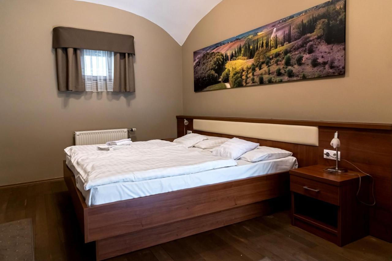 Veszprém Oliva Hotel מראה חיצוני תמונה